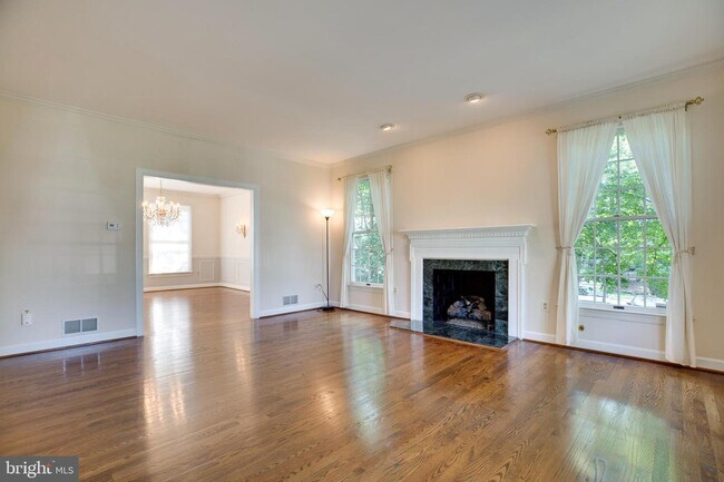 Building Photo - 7154 Woodland Dr