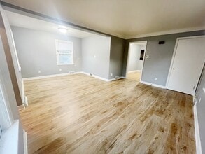 Building Photo - 1430 Minnehaha Ave