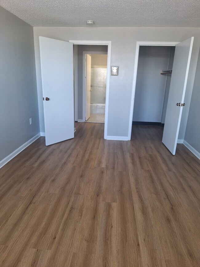 Building Photo - 967 Asylum Ave