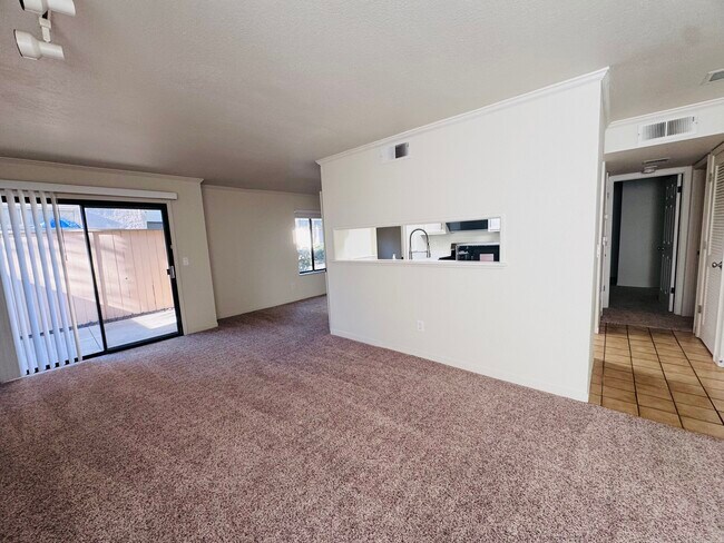 Foto del edificio - 2392 N Main St