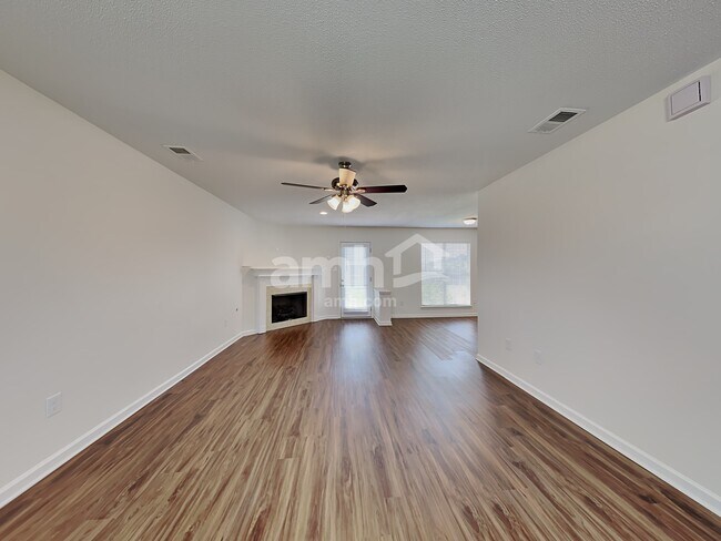 Building Photo - 5755 Fawn Dr