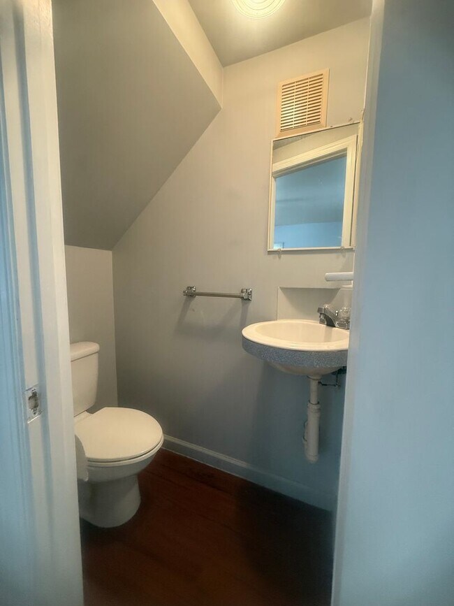 Foto del edificio - Port Norfolk One Bed One and Half Bath Apa...