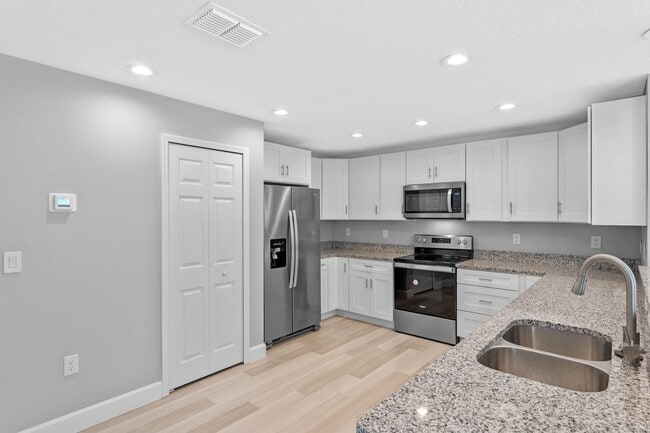 Foto del edificio - 2930 Alatka Ln