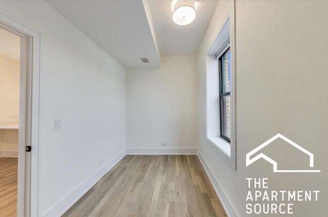 Foto del edificio - 2551 W Hirsch St