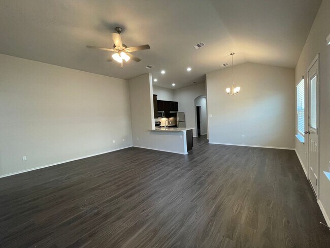 Foto del edificio - TOWNHOME FOR RENT