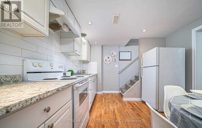Photo du bâtiment - 901 Lilac Terrace