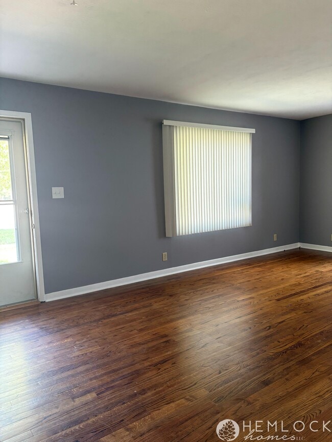 Living Room - 916 Blaine St