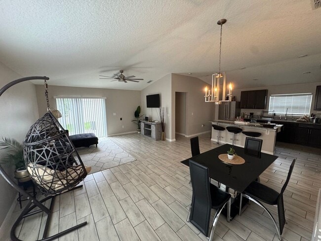 Building Photo - 604 Bullrush Ct