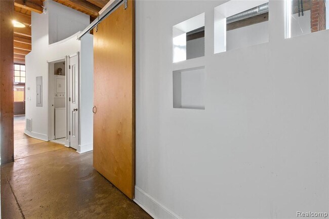 Foto del edificio - 5766 Trumbull Ave