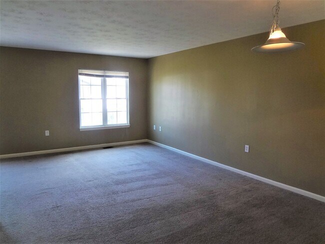 Foto del edificio - Spacious Townhouse with 2 Master Suites and Full Basement