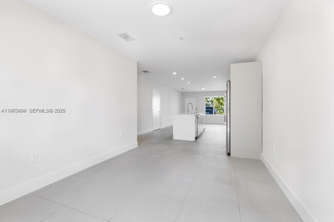 Foto del edificio - 2505 NE 193rd St