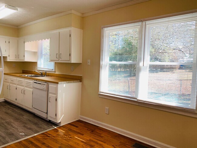 Foto del edificio - Beautiful 3 bedroom 1 bathroom home close to Downtown Newnan! Must see!