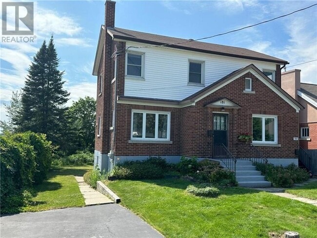 Building Photo - 183 D'Youville St