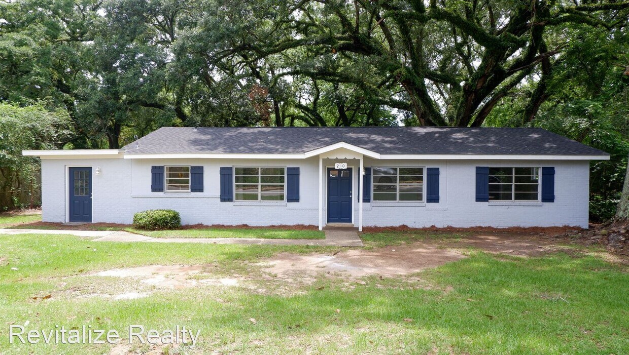 Primary Photo - 4 br, 2 bath House - 210 South Day St