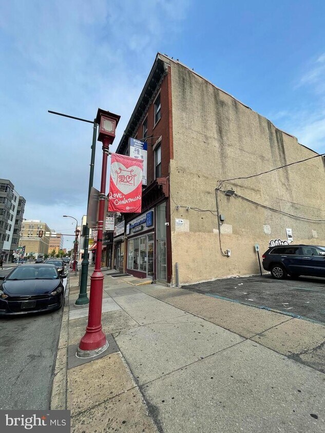 Building Photo - 910 Arch St