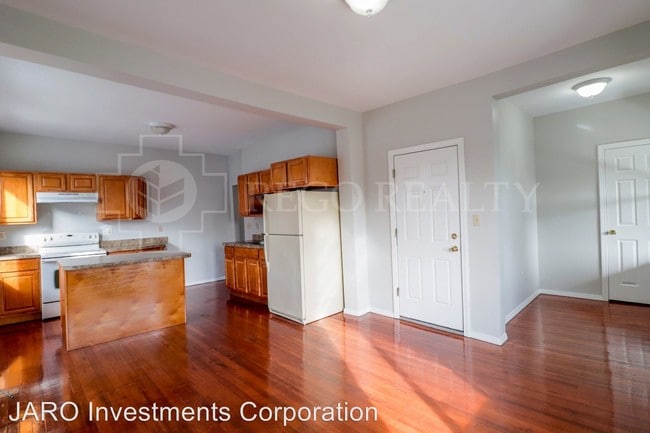 Building Photo - 263 Martin St