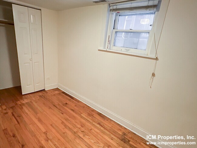 Foto del edificio - 3309 N Southport Ave