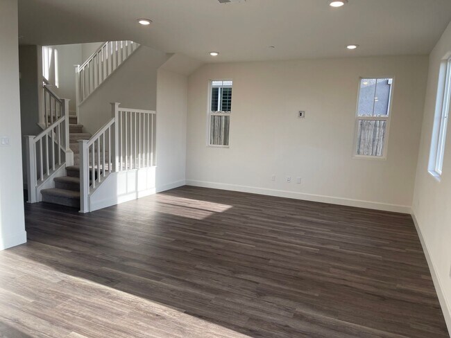Foto del edificio - Like New Upscale West Roseville Home for Rent
