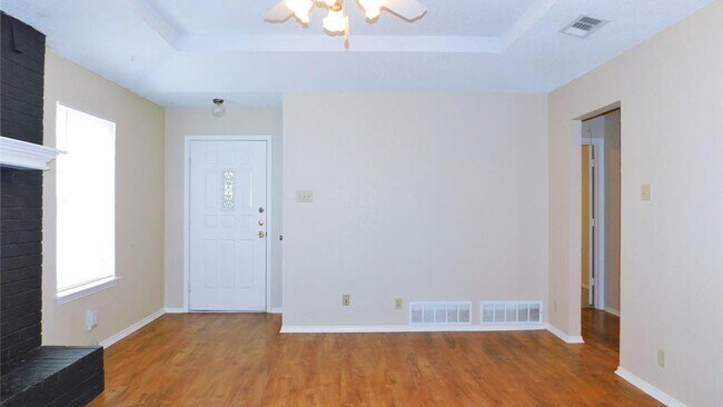 Building Photo - 2212 Bolivar St