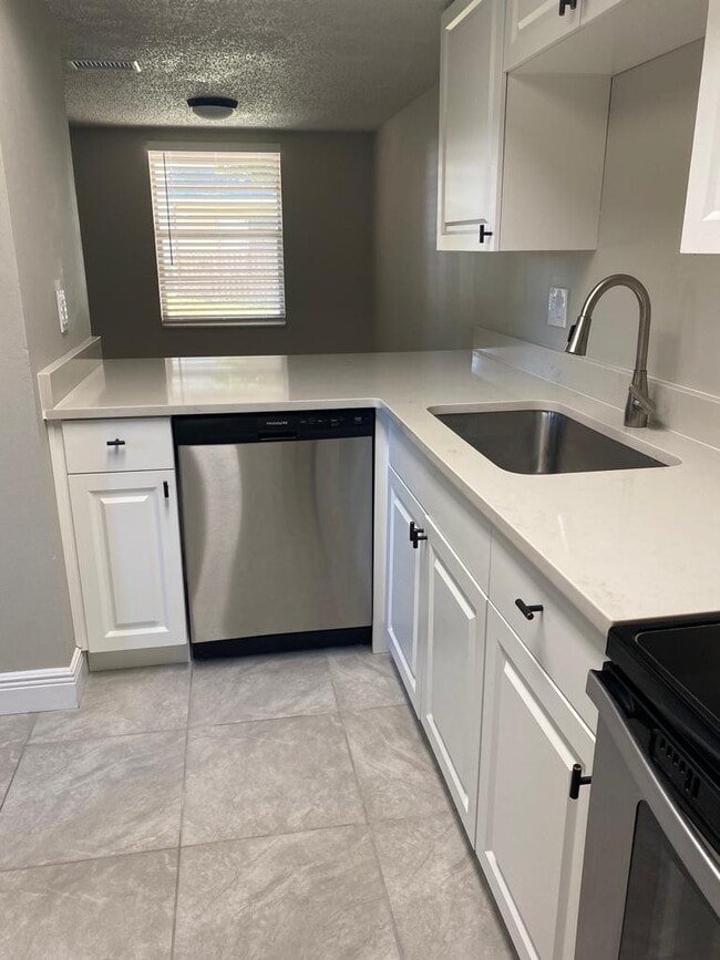 Foto del edificio - 1425 Croftwood Dr