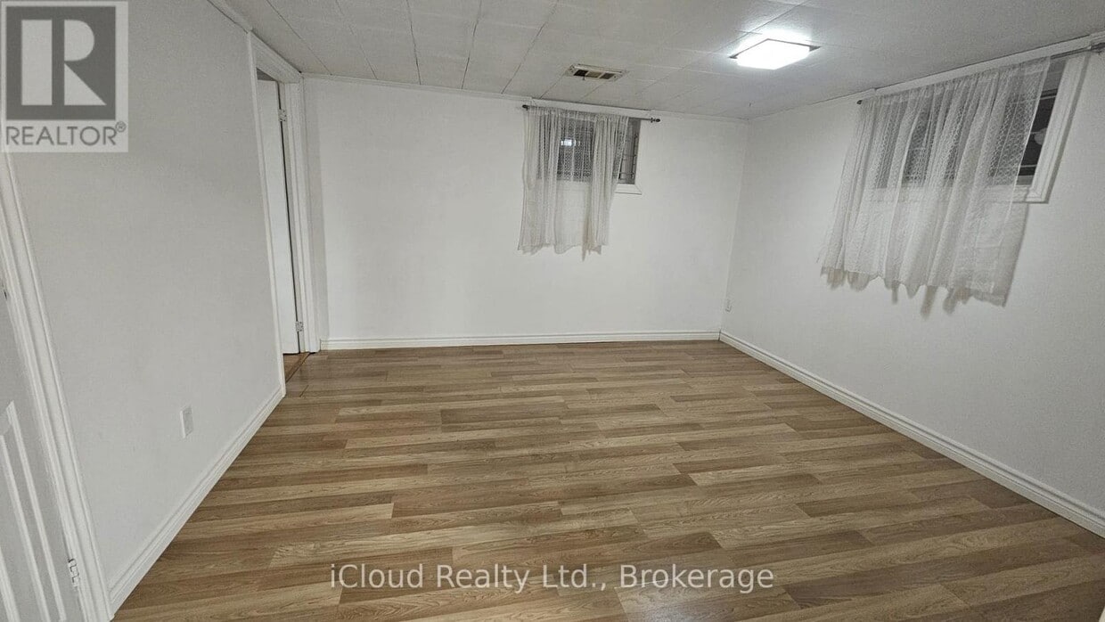 Building Photo - 1393 Birchmount Rd