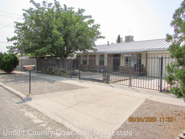 Building Photo - 3 br, 1.5 bath House - 216 W. Plum