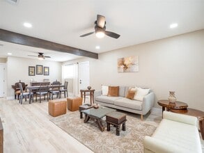 Building Photo - 8314 Bowling Green Dr