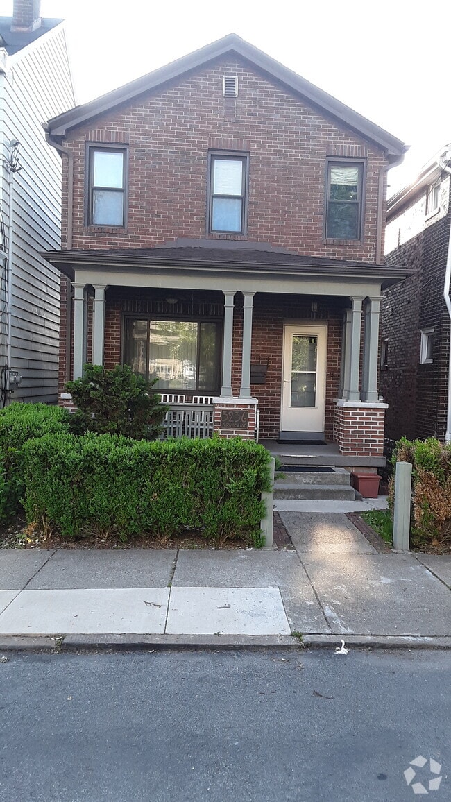 Building Photo - 3236 Parkview Ave
