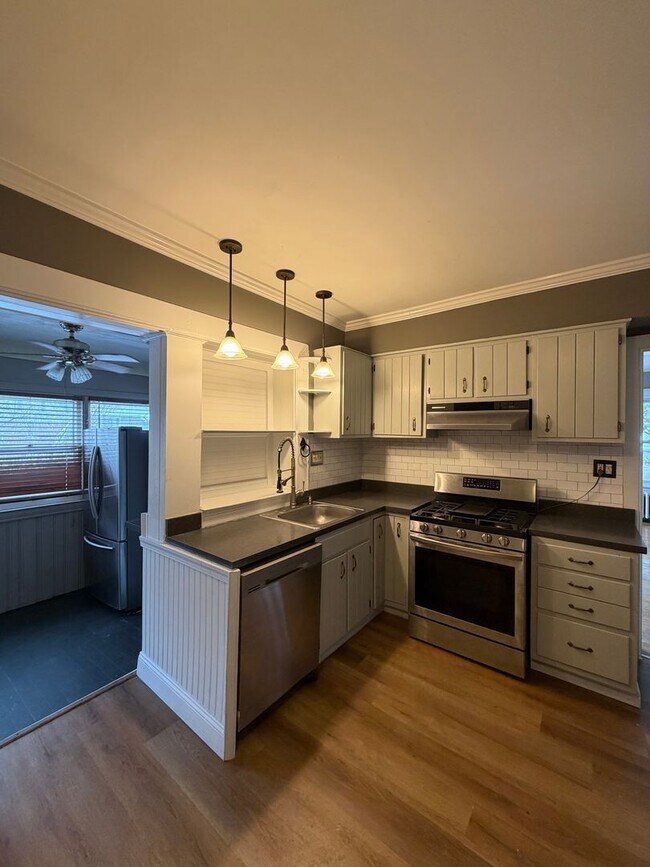 Foto del edificio - Gorgeous Mount Penn 4 BR/1 1/2 Bath For Rent