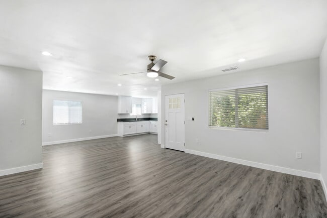 Foto del edificio - 6554 Kinlock Ave