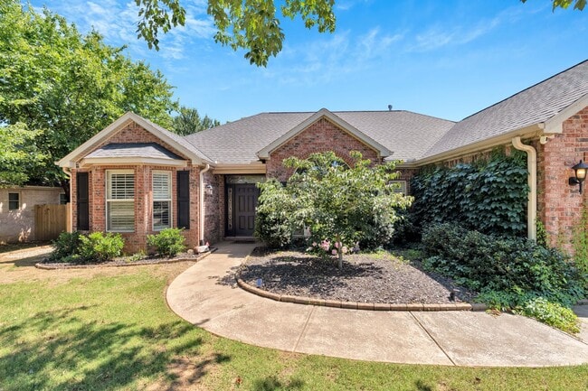Building Photo - Fabulour Bridgeport S/D Home w/AMAZING out...