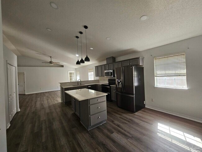 Foto del edificio - 647 Mozingo Ln