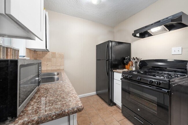 KITCHEN - 115 Arbor St