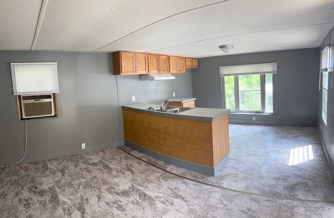 Building Photo - 2 Bedroom 1 Bathroom Trailer Located in We...