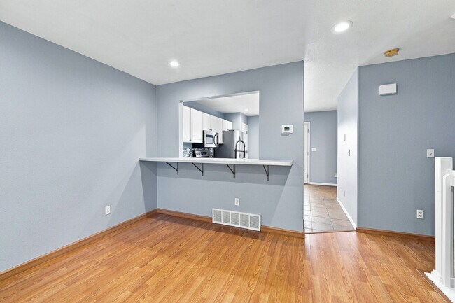Foto del edificio - $2,840.95 with $300 Off The First Month's Rent, 3 Beds - 2.5 Bath, Single Family Home in Westmins...