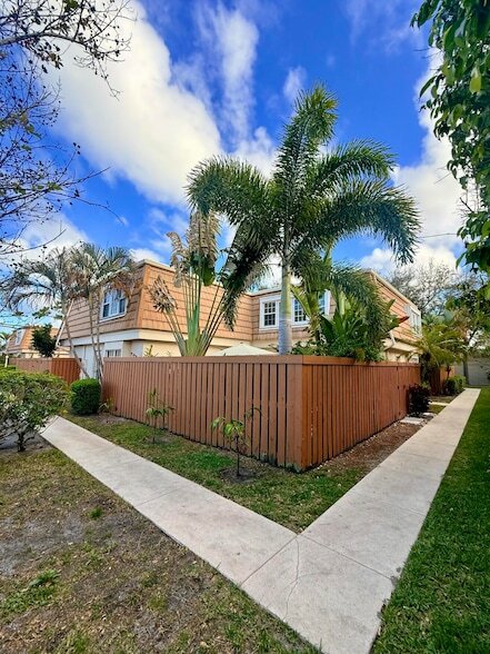 Foto del edificio - 11584 Winchester Dr