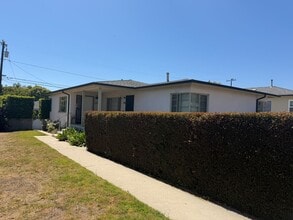 Building Photo - 235-237 Lynn Dr