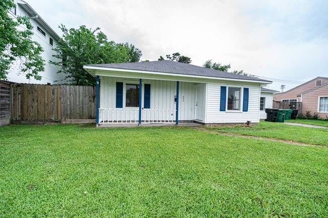 Building Photo - 6417 Rolla St