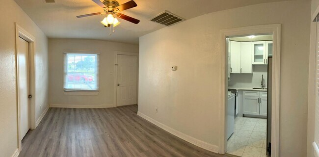 Foto del edificio - 909 W 13th St