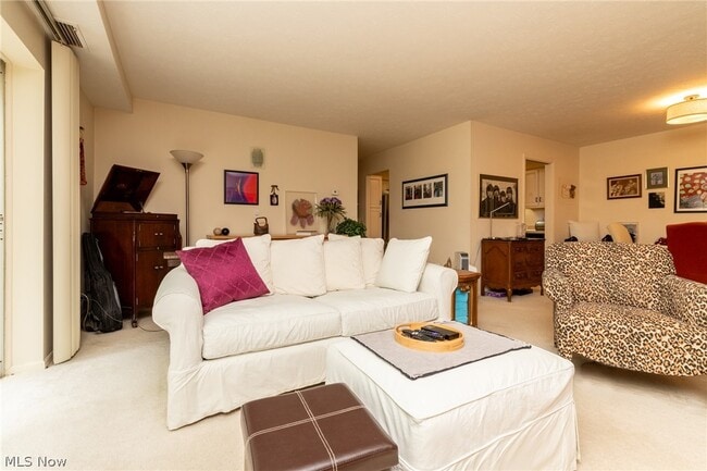 Foto del edificio - 2112 Acacia Park Dr