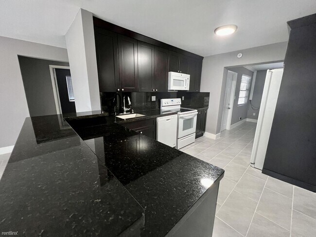 Building Photo - 3 br, 2 bath House - 120 NE 23rd Ct