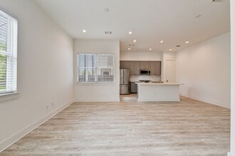 Building Photo - 3512 Oak Frst Grv Dr
