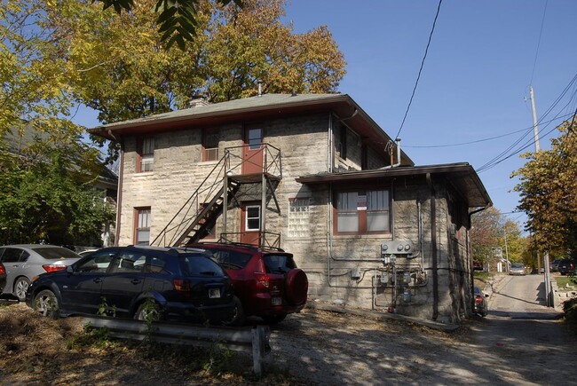 Building Photo - 710 E 9th St
