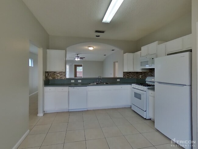 Building Photo - 7319 Volley Dr N