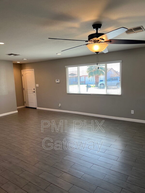 Foto del edificio - 1336 W 12th St