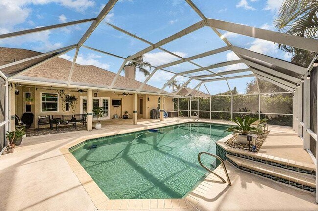 Building Photo - Luxurious 4 Bed/2.5 Bath Home with Stunnin...