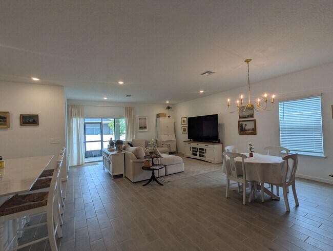 Foto del edificio - Beautiful newer-construction 4-bedroom, 3-bath home located in Trailhead Landing