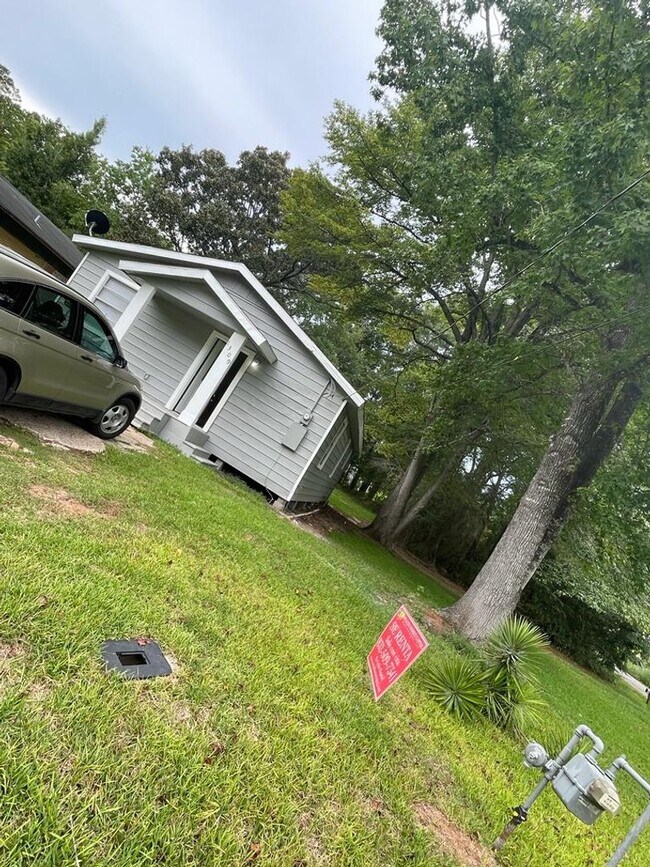 Foto del edificio - 1309 Roberts St