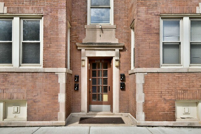 Building Photo - 608 N Mayfield Ave