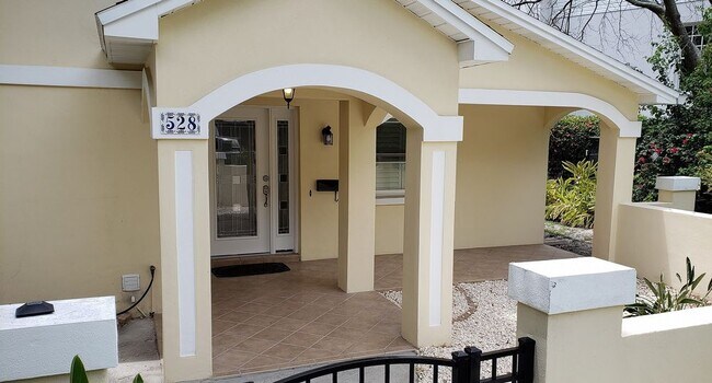 Building Photo - 4/3 Davis Islands Pool Home